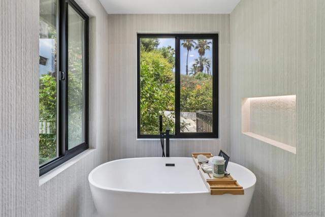 8560 Sunrise Ave, La Mesa CA: https://media.crmls.org/mediaz/a5ea30fe-a5d1-4639-a63a-914cea20ad92.jpg