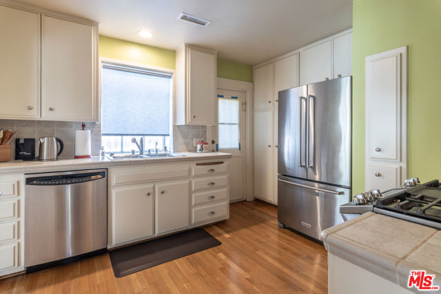 880 WELLESLEY Avenue, Los Angeles CA: https://media.crmls.org/mediaz/a5eaa874-7ed3-45d8-b03e-dc34018b43b1.jpg