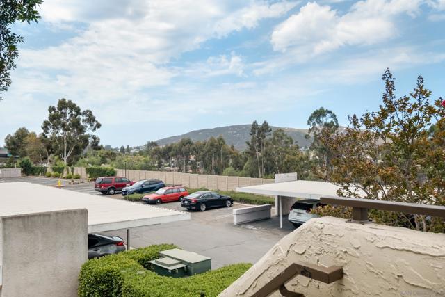 17925 Caminito Pinero, San Diego CA: https://media.crmls.org/mediaz/a5eadb9e-c4b0-43e3-85c5-6ee79a992c2c.jpg