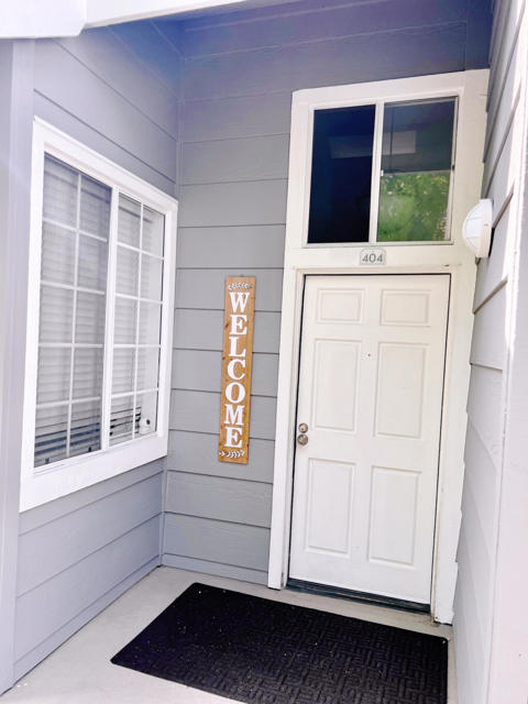 20371 Bluffside Circle, Huntington Beach CA: https://media.crmls.org/mediaz/a5eb2624-09f9-458f-a78d-8d9f15042bad.jpg