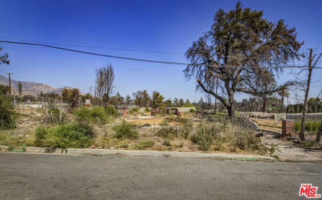 2738 Marengo Avenue, Altadena CA: https://media.crmls.org/mediaz/a5ebb609-86c6-4a76-8af2-8e193e644532.jpg