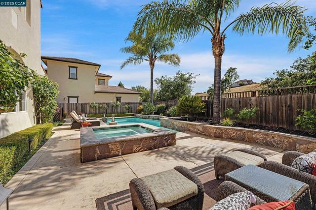 2222 Creekview Pl, Danville CA: https://media.crmls.org/mediaz/a5ec08b3-815f-4da3-8335-b8939fc717a2.jpg