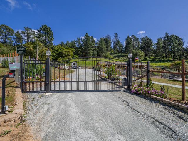 20150 Tarawild Court, Prunedale CA: https://media.crmls.org/mediaz/a5ec3be6-a588-472a-a3b4-dc7521a5b440.jpg