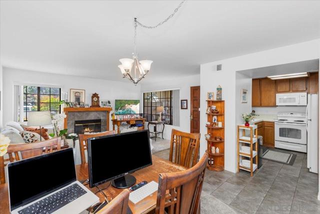 4145 Porte De Merano, San Diego CA: https://media.crmls.org/mediaz/a5ec5b95-b93f-48c3-8567-2fb3927711e3.jpg