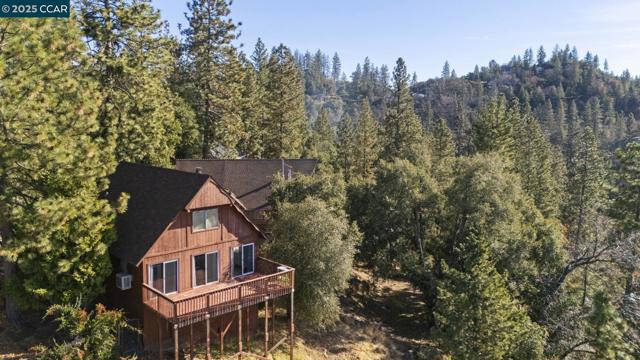18957 Stag Circle, Tuolumne CA: https://media.crmls.org/mediaz/a5eceadf-c750-4784-bf35-850b9994931c.jpg