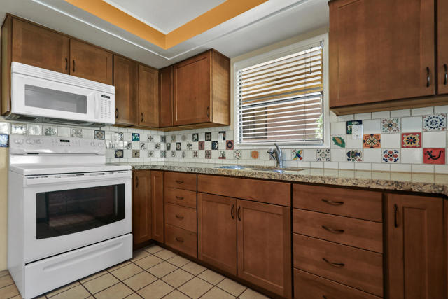 Image 10 of 33 For 42420 Adams Street