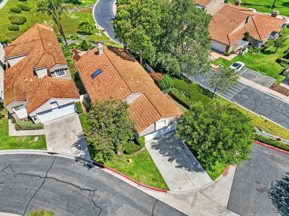https://media.crmls.org/mediaz/a5ed80d9-b8fe-4d7e-8e6c-c981eadccf2c.jpg?preset=X-Large
