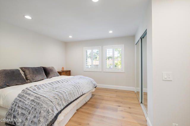 885 Rim Crest Drive, Westlake Village CA: https://media.crmls.org/mediaz/a5eda06b-72ed-405e-8166-75b0bc308935.jpg