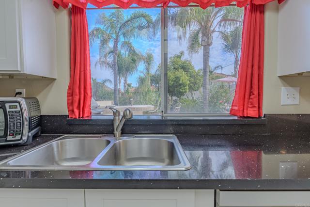 22633 Inspiration Pt, Canyon Lake CA: https://media.crmls.org/mediaz/a5edad7d-2fa8-4ba6-9a9c-04fe6b55b801.jpg