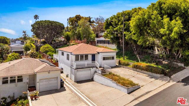 408 W Manchester Avenue, Playa del Rey CA: https://media.crmls.org/mediaz/a5ee5e5a-7936-4c9e-b338-5c7fd43db8b0.jpg