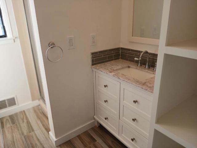 127 Maitland Drive, Alameda CA: https://media.crmls.org/mediaz/a5ee8b8e-d29a-4ef2-a720-5d66e028f370.jpg