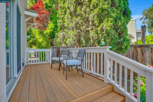 123 Williamson Ct, Martinez CA: https://media.crmls.org/mediaz/a5eec663-a92f-4ced-8575-2be2f664d6a3.jpg