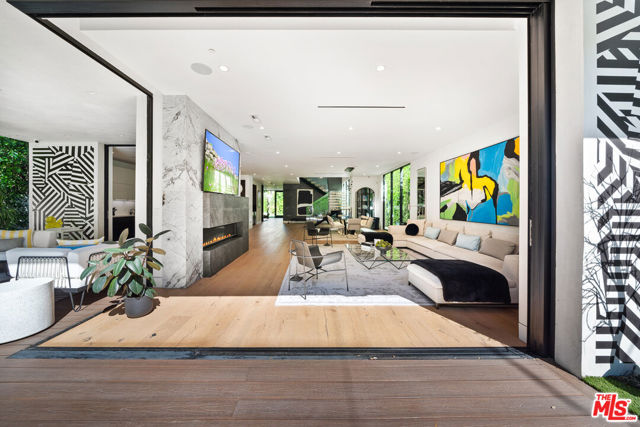 849 N Spaulding Avenue, Los Angeles CA: https://media.crmls.org/mediaz/a5ef3290-88b7-4e84-9ede-63e58d99bdff.jpg