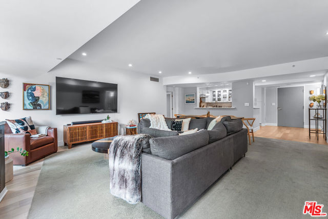 13600 Marina Pointe Drive, Marina del Rey CA: https://media.crmls.org/mediaz/a5ef83d5-2054-4591-9a7a-2281308122ba.jpg