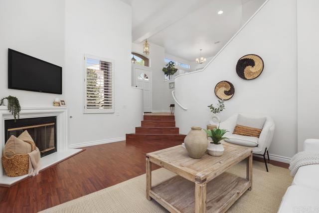 Detail Gallery Image 9 of 42 For 7122 Calabria Ct #E,  San Diego,  CA 92122 - 3 Beds | 2/1 Baths