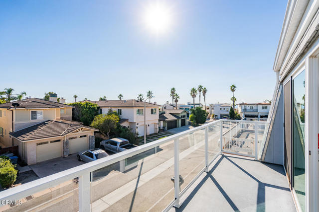 5040 Island View Street, Oxnard CA: https://media.crmls.org/mediaz/a5f06837-9fd6-4cb9-8fd1-10095c6961f1.jpg