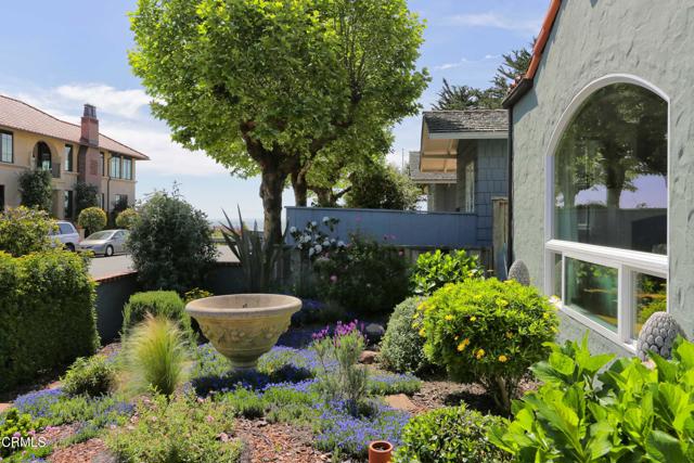 Detail Gallery Image 4 of 14 For 113 4th Ave, Santa Cruz,  CA 95062 - 4 Beds | 2/2 Baths