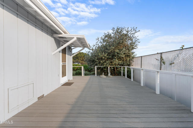 2102 Buena Vista Drive, Camarillo CA: https://media.crmls.org/mediaz/a5f2286d-5fff-4960-976e-650531649187.jpg