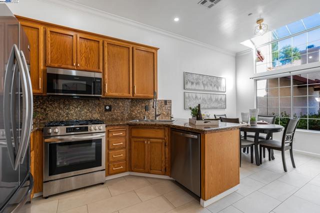 3253 Verde Ct, Pleasanton CA: https://media.crmls.org/mediaz/a5f35e19-64e1-44bd-b015-ef65407e1f86.jpg