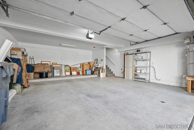 5125 Renaissance Ave, San Diego CA: https://media.crmls.org/mediaz/a5f4c6e8-42a0-48c4-a326-6974ca0c29e3.jpg