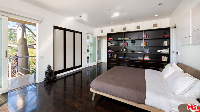 1415 Summitridge Drive, Beverly Hills CA: https://media.crmls.org/mediaz/a5f4ec78-efad-41f8-8f5f-6e35c6429991.jpg