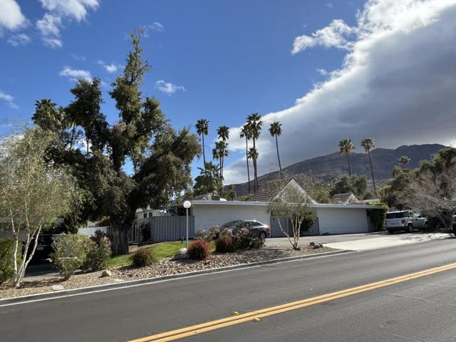 42336 Dunes View Road, Rancho Mirage CA: https://media.crmls.org/mediaz/a5f57bb6-253d-4dd3-b132-f8ae4a7edfa0.jpg