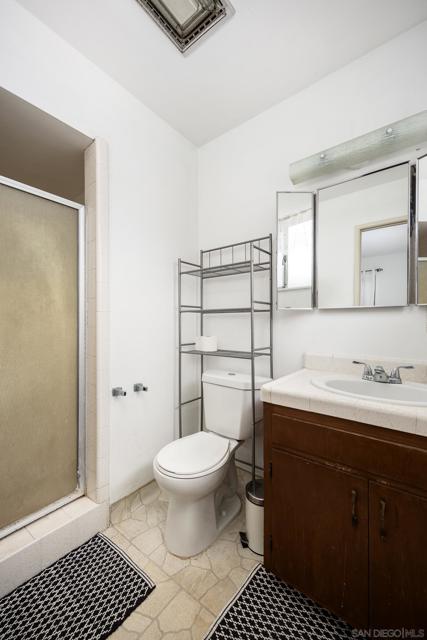 1264 Gaywood St, San Diego CA: https://media.crmls.org/mediaz/a5f5a59b-5836-4eee-93ff-4f1b75f18abb.jpg