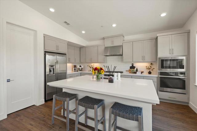 7171 Spumante Court, Gilroy CA: https://media.crmls.org/mediaz/a5f5d190-314a-443f-b22a-81a23ab83166.jpg