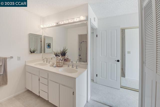 3244 Terra Granada Dr, Walnut Creek CA: https://media.crmls.org/mediaz/a5f6631f-da5f-4315-a08b-e6eaf04a10d3.jpg