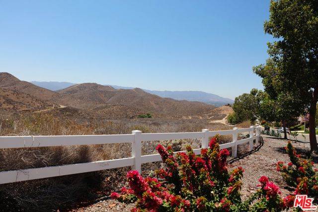 15775 Laurel Branch Ct, Riverside CA: https://media.crmls.org/mediaz/a5f671df-5456-45d4-8813-59ed7b444f90.jpg