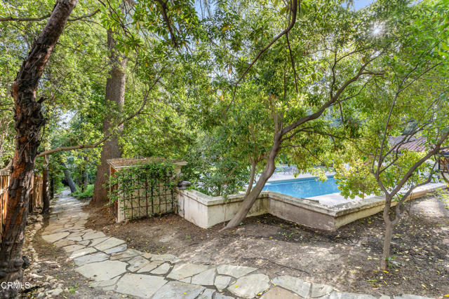 5321 Alta Canyada Road, La Canada Flintridge CA: https://media.crmls.org/mediaz/a5f685bf-456e-468a-abd6-f634637bb0b6.jpg