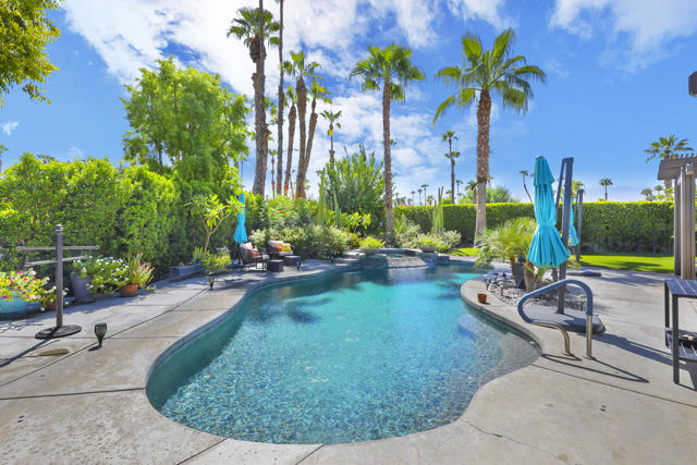 58 Sutton Place E, Palm Desert, CA 92211