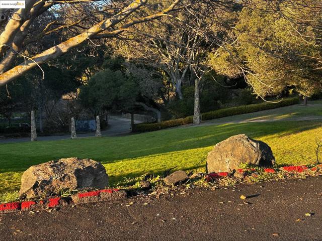 869 Lassen St, Richmond CA: https://media.crmls.org/mediaz/a5f751a9-75cd-4185-9a1a-611e855cdb2b.jpg