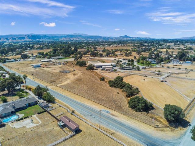2055 Rucker Avenue, Gilroy CA: https://media.crmls.org/mediaz/a5f7725a-0621-492b-912f-2f43a07541ea.jpg