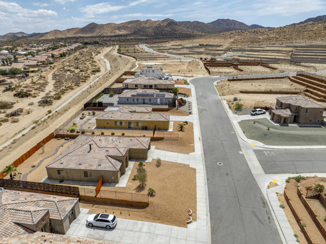 8680 Monument View Drive, Yucca Valley CA: https://media.crmls.org/mediaz/a5f78323-173b-4a54-a320-64367d78bbb3.jpg