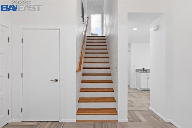 21 Lisa Ct, Brentwood CA: https://media.crmls.org/mediaz/a5f79b9b-9f6b-4f97-ae3c-842ee792a1f9.jpg
