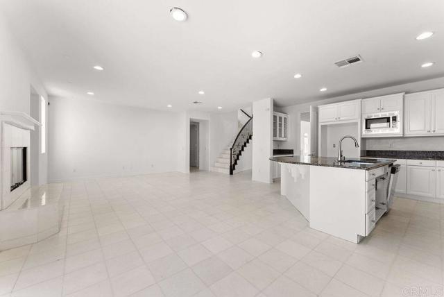 Detail Gallery Image 4 of 44 For 1004 Red Granite Rd, Chula Vista,  CA 91913 - 5 Beds | 4/1 Baths