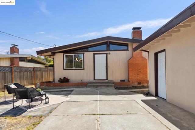 2590 Kavanagh Rd, San Pablo CA: https://media.crmls.org/mediaz/a5f80215-1479-4709-9876-93210d6b16a9.jpg