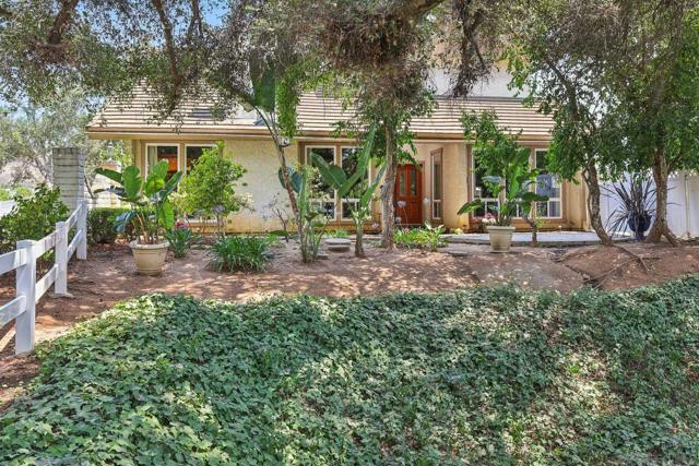 2807 Carlton Way, Fallbrook CA: https://media.crmls.org/mediaz/a5f8240e-4c95-43ca-96b2-45679c245fe7.jpg
