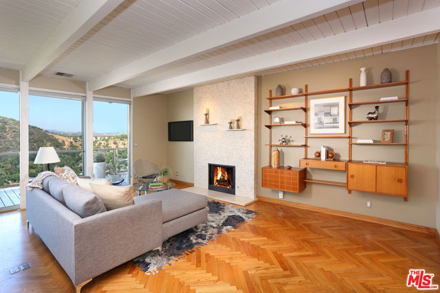 2231 GLOAMING Way photo 4
