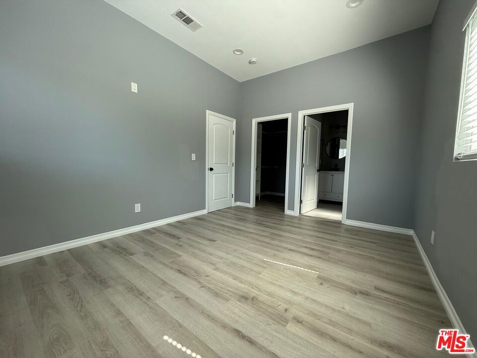 https://media.crmls.org/mediaz/a5f8ac2b-77aa-4d63-85fa-5056b87a3b0f.jpg?preset=X-Large