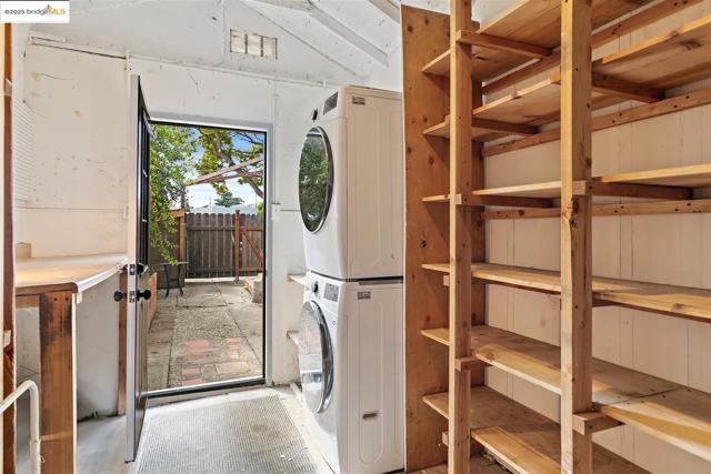 2201 Spaulding Ave, Berkeley CA: https://media.crmls.org/mediaz/a5f8c358-cfb4-4e03-8a01-cb34791b703e.jpg