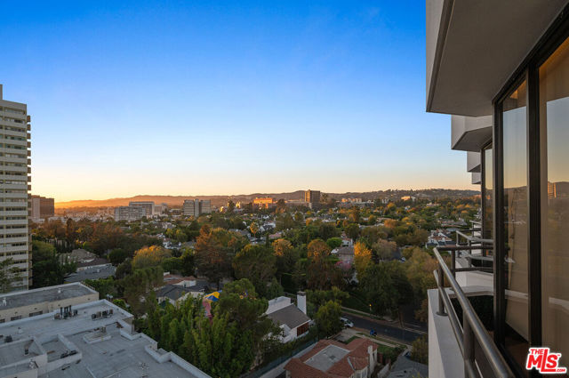 10601 Wilshire Boulevard, Los Angeles, California 90024, 2 Bedrooms Bedrooms, ,1 BathroomBathrooms,Condominium,For Sale,Wilshire,24458173