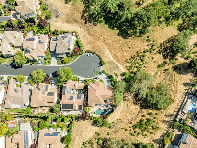 2892 Birkdale Court, Gilroy CA: https://media.crmls.org/mediaz/a5fa75ba-6966-49fc-b4e5-7cbdda93829f.jpg