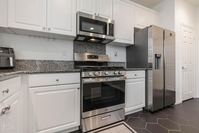 Detail Gallery Image 13 of 33 For 344 Campbell Ct, Santa Paula,  CA 93060 - 3 Beds | 2/1 Baths