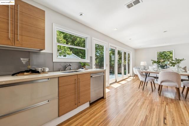 1708 Derby St, Berkeley CA: https://media.crmls.org/mediaz/a5fb5899-3fe5-4685-bfc6-f926a50279ee.jpg