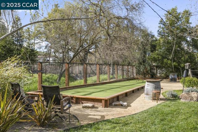21 Meadow Lake Dr, Danville CA: https://media.crmls.org/mediaz/a5fb7d27-c751-40a7-b096-4a3bca9e8e0e.jpg