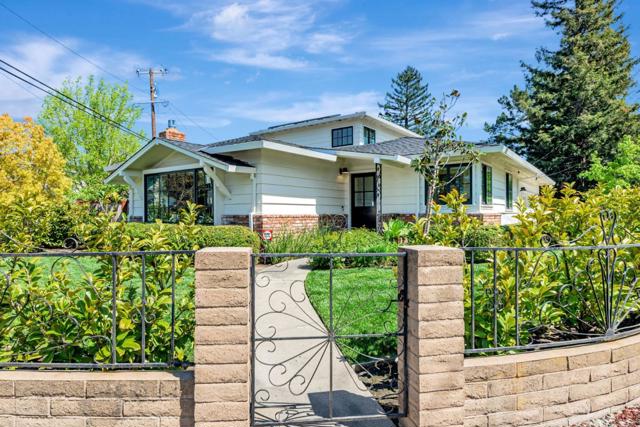 421 Ruby Street, Redwood City CA: https://media.crmls.org/mediaz/a5fbc6e5-fc16-4f8f-8551-62f69a0a804d.jpg