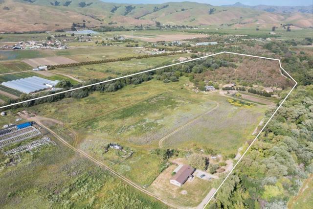 79547958 Lovers Lane, Hollister CA: https://media.crmls.org/mediaz/a5fc1f0e-1e3e-41d1-a0fa-3feecb4aaaf0.jpg
