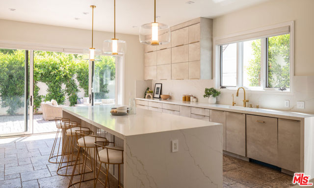 1113 Amherst Avenue, Los Angeles CA: https://media.crmls.org/mediaz/a5fcb39f-c820-47db-b4f6-b71f93eb2c2e.jpg